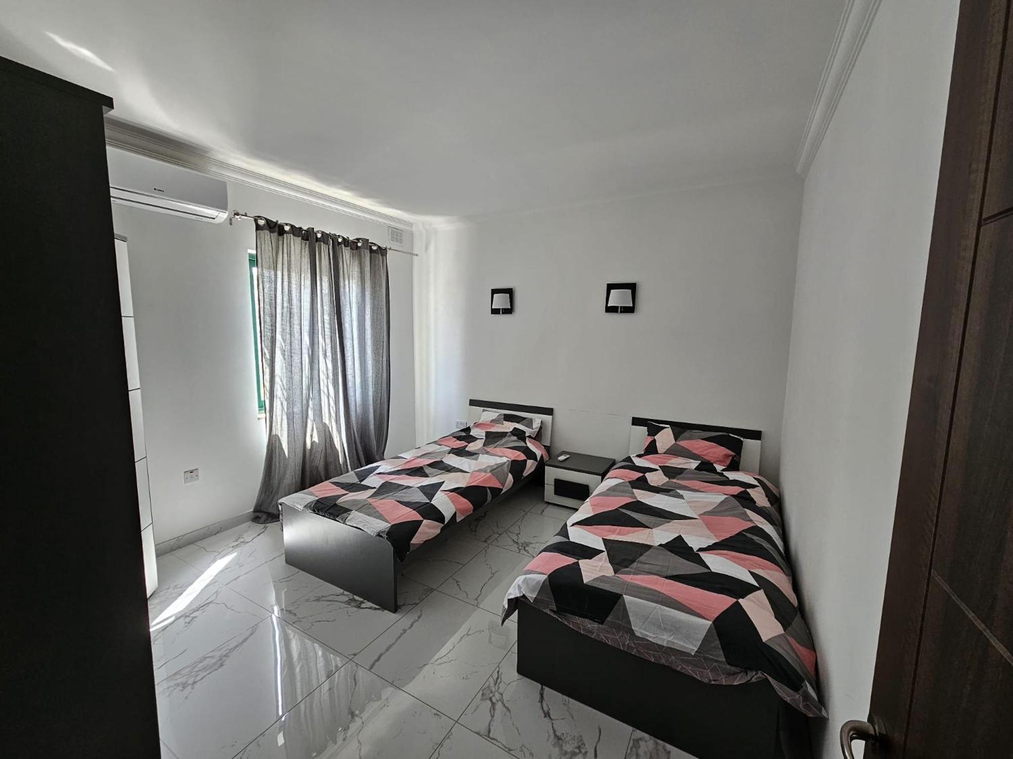 2 Bedroom In Bugibba * St. Paul's Bay
